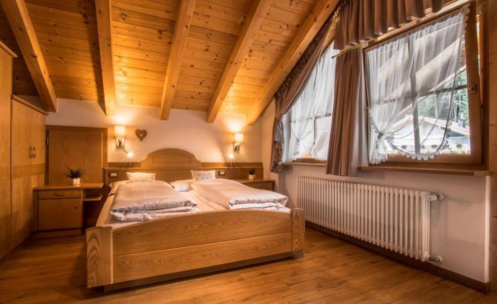 Ciasa Montanara Hotel La Villa  Ngoại thất bức ảnh