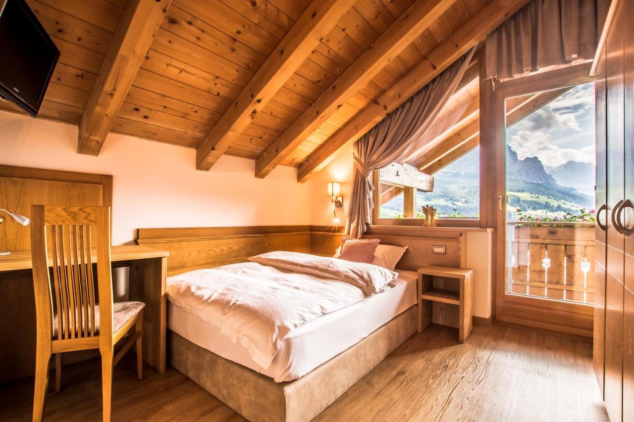 Ciasa Montanara Hotel La Villa  Ngoại thất bức ảnh