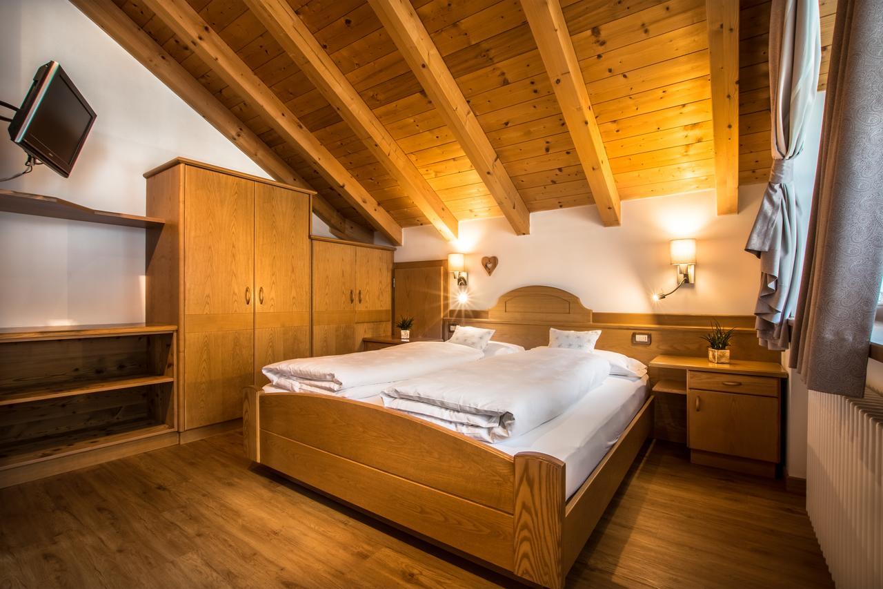 Ciasa Montanara Hotel La Villa  Ngoại thất bức ảnh