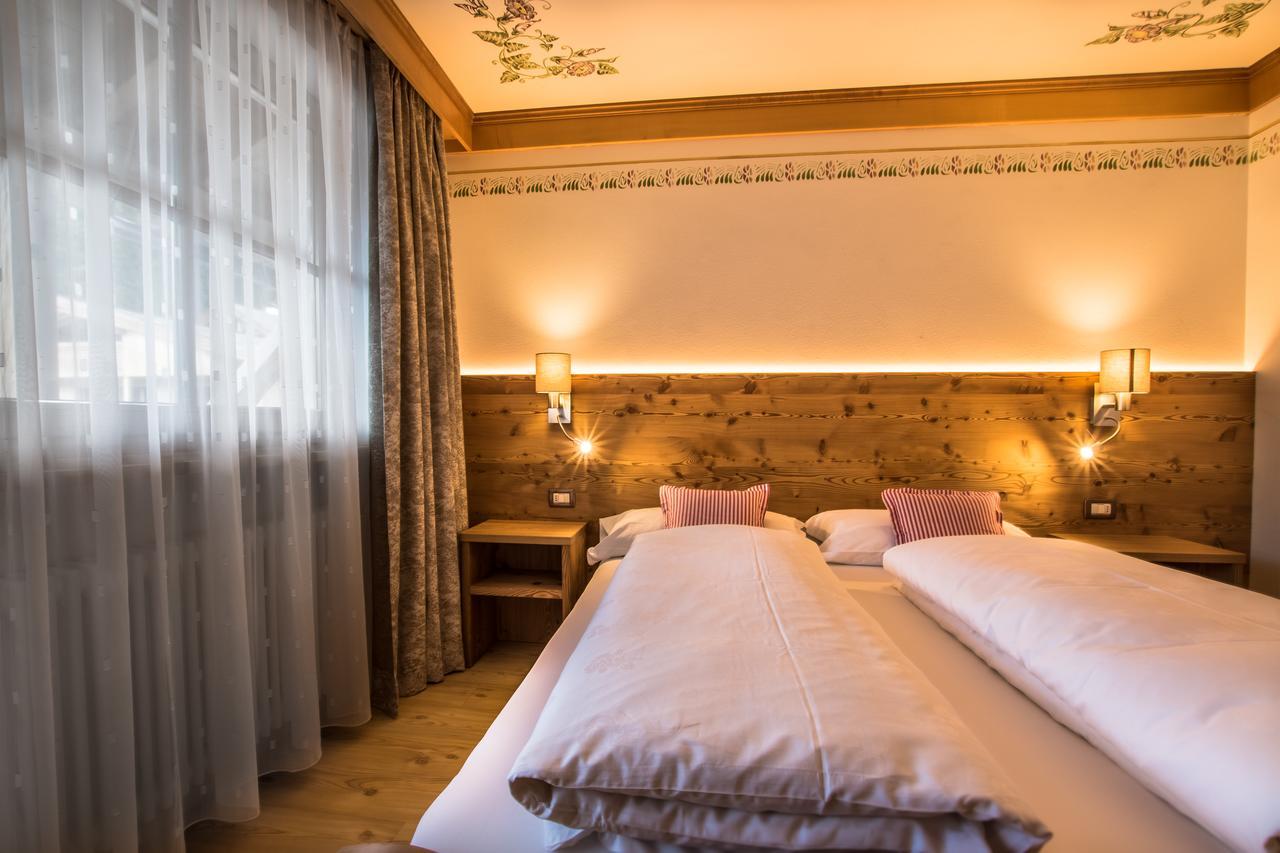 Ciasa Montanara Hotel La Villa  Ngoại thất bức ảnh