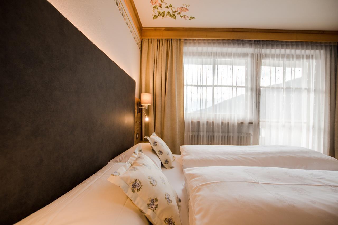 Ciasa Montanara Hotel La Villa  Ngoại thất bức ảnh