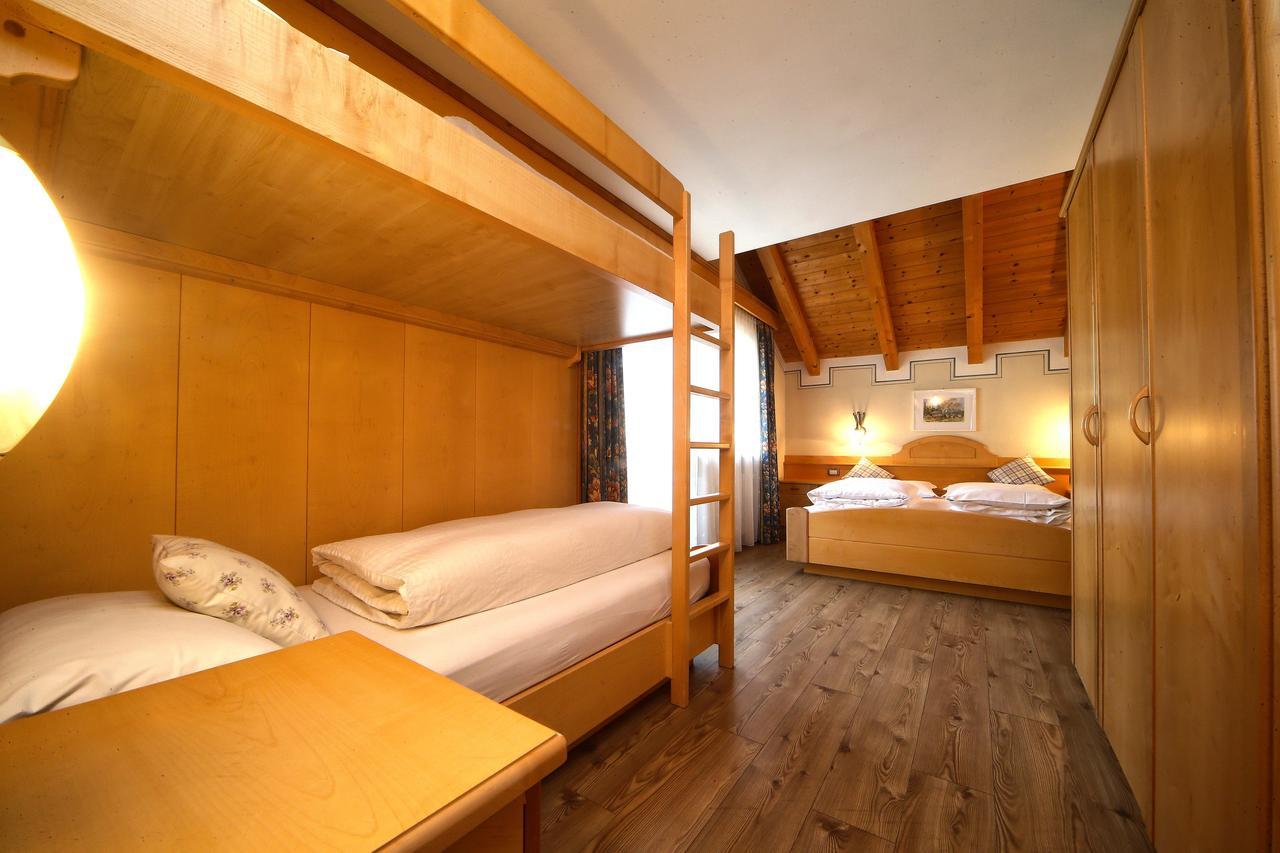 Ciasa Montanara Hotel La Villa  Ngoại thất bức ảnh