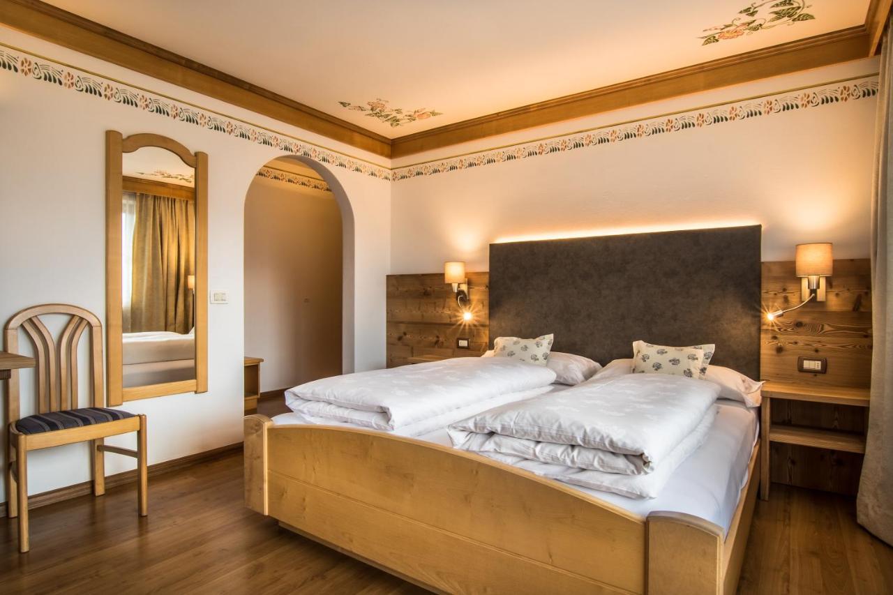 Ciasa Montanara Hotel La Villa  Ngoại thất bức ảnh