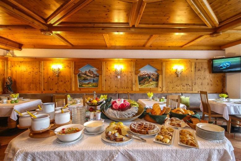 Ciasa Montanara Hotel La Villa  Ngoại thất bức ảnh